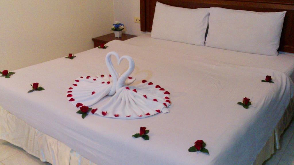 Hotel Sawasdee Mansion à Patong Extérieur photo